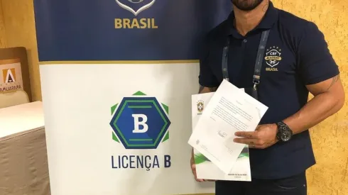 Foto: Arquivo pessoal. Hadson tem curso de técnico pela CBF e procura se firmar na carreira.