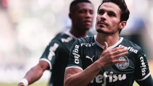Foto: Ettore Chiereguini/AGIF | Raphael Veiga marcou de pênalti na vitória do Palmeiras sobre o Santo André