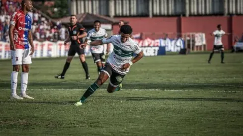 Foto: Divulgação/Coritiba Warley comemorando gol na estreia pelo Coxa