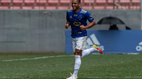 Alessandra Torres/AGIF/ Vitor Roque, com apenas 16 anos, marca primeiro gol no profissional no Cruzeiro