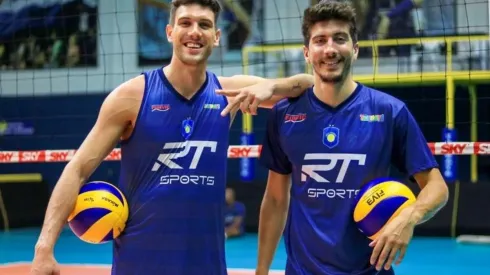 Foto: FIVB – Facundo e Uriarte unidos em quadra