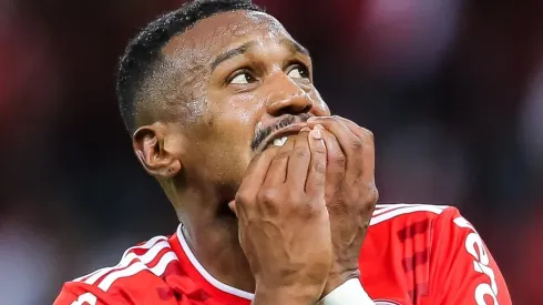 – O jogador vem recebendo sondagens de outras equipes desde o início do ano