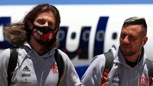 - Filipe Luís ao lado de Diego Alves