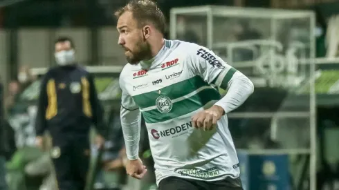 Foto: Robson Mafra/AGIF - Coritiba se prepara para estreia na Copa do Brasil e Willian Farias retorna