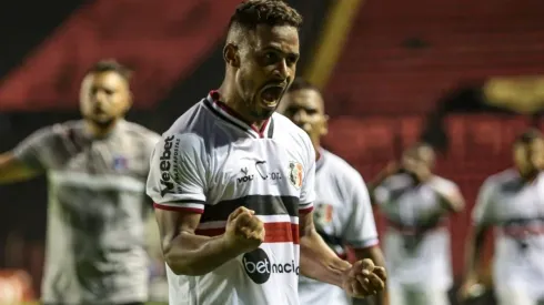 Tarcísio vive grande fase no Santa Cruz (Foto: Rafael Melo/Santa Cruz)