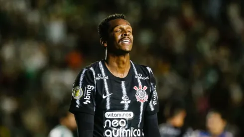 Luiz Erbes/AGIF – Jô volta aos treinos do Corinthians