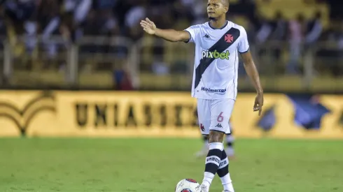 Foto: Thiago Ribeiro/AGIF | Vasco não para em Edimar e busca lateral titular do Goiás