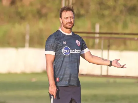 Titular do Náutico reclama de dores e vira dúvida para Felipe Conceição