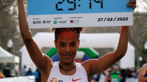 Foto: Divulgação fanabc.com - Yalemzerf Yehualaw quebrou seu próprio recorde na corrida daos 10 km