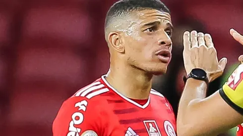 Foto: Pedro H. Tesch/AGIF - Taison pode perder o clássico.