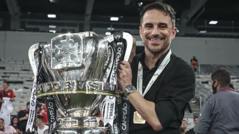 Foto: Flickr Oficial Atlético-MG/Pedro Souza | Caetano é avisado sobre jogador que quer renovar com o Atlético-MG