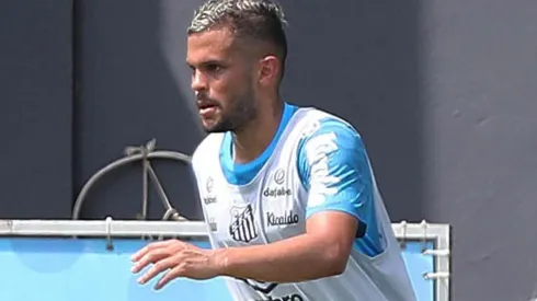 Foto: Pedro Ernesto Guerra Azevedo/Santos FC - Auro concedeu sua primeira coletiva como atleta do Santos