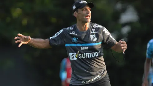 Pedro Ernesto Guerra Azevedo/Santos – Bustos aprova chegada de Maicon no Santos