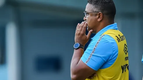 Pedro H. Tesch/AGIF. Roger Machado perde peça importante do ataque gremista e precisará improvisar para o clássico.