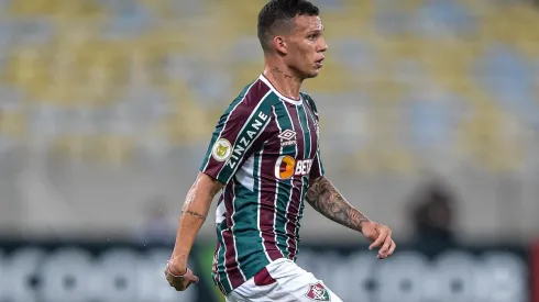Foto: Thiago Ribeiro/AGIF | Preferência da torcida por Calegari como volante pode fazer Flu ir atrás de lateral-direito