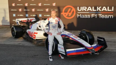 Hasan Bratic/DeFodi Images via Getty Images - Mazepin com o carro da Haas e o patrocínio da Uralkali de fundo.