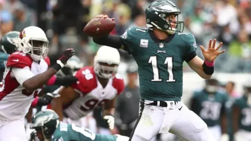 Foto: Mitchell Leff/Getty Images - Contra os Cardinals, Carson Wentz fez a melhor partida de sua carreira, com quatro passes para touchdown
