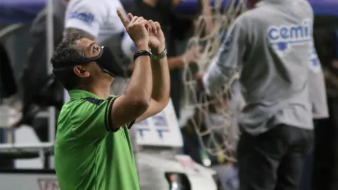 Fernando Moreno/AGIF - Treinador em partida contra o Fortaleza