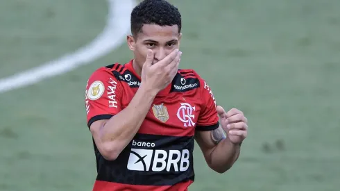 Foto: Thiago Ribeiro/AGIF - João Gomes ganha novo parceiro no meio-campo do Fla