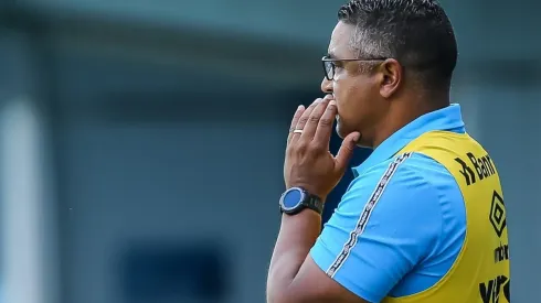 Foto: Pedro H. Tesch/AGIF - Roger Machado chegou este ano ao Grêmio para o lugar de Vágner Mancini