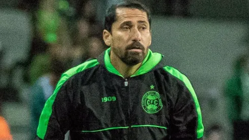 Foto: (Robson Mafra/AGIF) – Gustavo Morínigo perdeu dois pilares do Coritiba por conta de problemas musculares