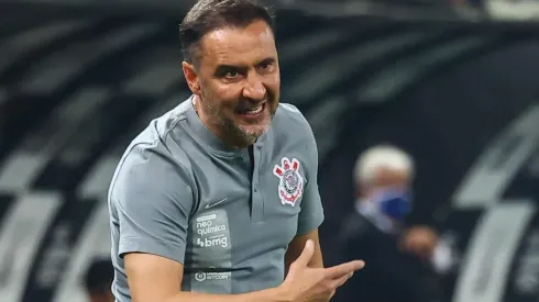 Foto: (Marcello Zambrana/AGIF) – Vítor Pereira já projetou o clássico entre Corinthians e Palmeiras