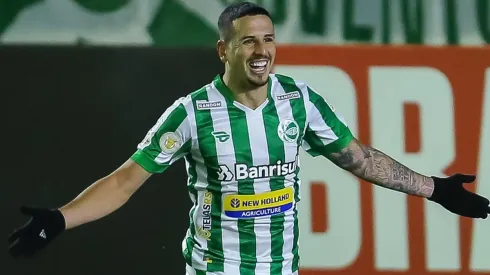 Foto: (Pedro H. Tesch/AGIF) – Matheus Peixoto, ex-Juventude, é o novo centroavante do Ceará