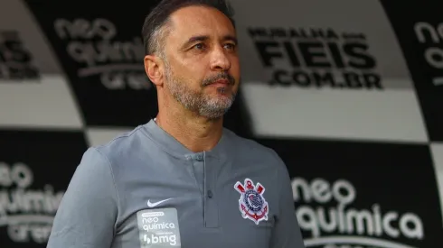 Marcello Zambrana/AGIF. Vitor Pereira estreou na Neo Química Arena para um público de mais de 39 mil pessoas.