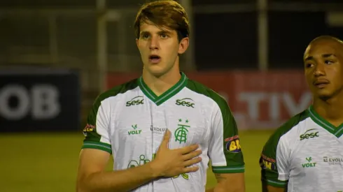 Léo Passos deixou o América para assinar com o Náutico; outro ex-jogador de Clube mineiro fará o mesmo processo