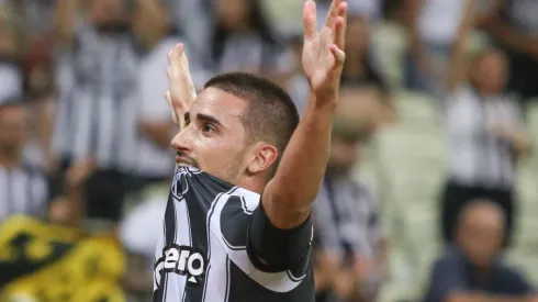 Foto: Pedro Chaves/AGIF - Thiago Galhardo: defendeu o Ceará em 2019