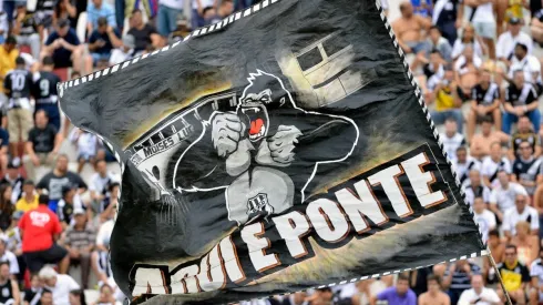 Torcida da Ponte Preta durante partida contra o America-MG pelo Campeonato Brasileiro B 2014 no estadio Moises Lucarelli