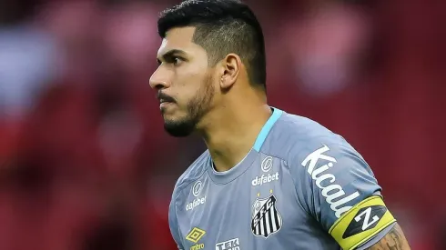 Foto: Pedro H. Tesch/AGIF - João Paulo optou por ficar no Santos depois de receber proposta do Flamengo