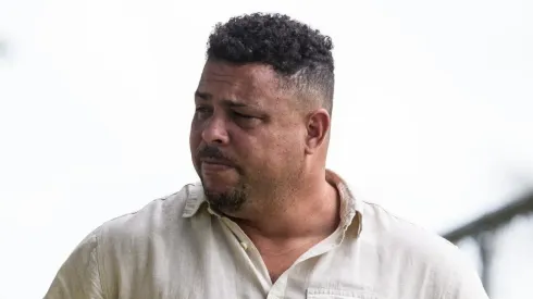 - A delegação da equipe esteve no local e não gostou do estado do gramado