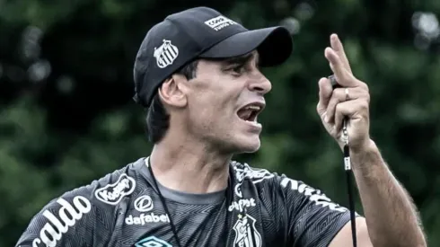 - Fabián Bustos é o novo treinador do Peixão
