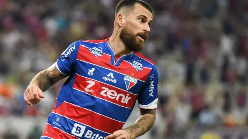 Lucas Lima com a camisa do Fortaleza (Foto: Kely Pereira/AGIF)