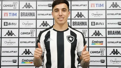 Foto: (Flickr Oficial Botafogo/Vítor Silva/Botafogo) - Renzo Saravia foi o terceiro contratado pelo Botafogo na 'era Textor'
