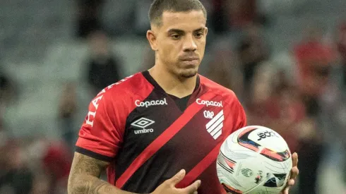 Foto: Robson Mafra/AGIF - Terans: um dos destaques do Athletico contra o Londrina nas quartas do Estadual