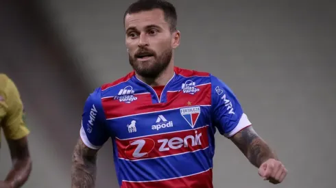 Lucas Lima não tem conseguido sequência como titular no Fortaleza (Foto: Lucas Emanuel/AGIF)