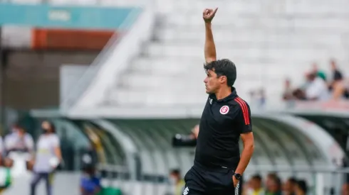 Luiz Erbes/AGIF – Medina é contestado no Internacional