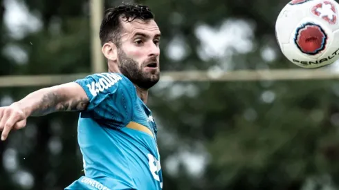 Foto: Ivan Storti/Santos FC - Léo Baptistão (foto) ganha hoje cerca de R$ 350 mil mensais; Bryan Angulo terá vencimentos na casa de R$ 500 mil