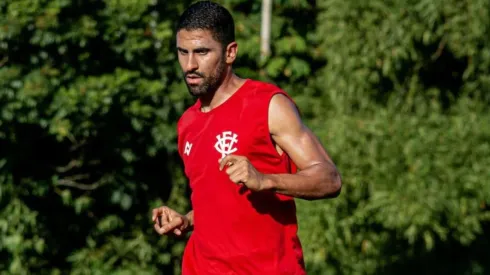Foto: (Flickr Oficial Vitória/Victor Ferreira/ECV) – Tréllez é uma das novidades do Vitória para o duelo contra o Glória-RS