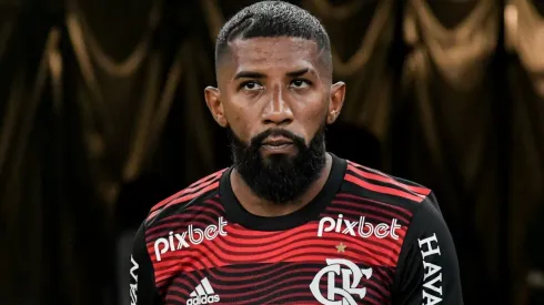 Foto: Thiago Ribeiro/AGIF - Rodinei tem aval da direção do Flamengo para permanecer por mais tempo no clube