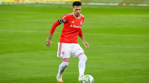 Foto: Pedro H. Tesch/AGIF | Cuesta puxa a fila e Inter monta barca no Beira-Rio