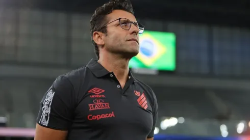 Foto: Fabio Wosniak/athletico.com.br/Divulgação - Valentim: elogiou os estreantes do Athletico após amistoso