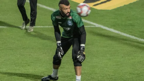 Alex Muralha será titular no Coritiba (Foto: Robson Mafra/AGIF)