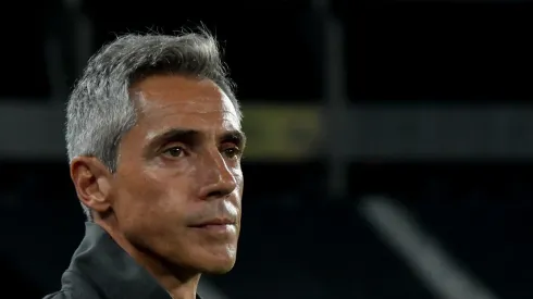 Foto: Thiago Ribeiro/AGIF - Paulo Sousa (foto) não tem escalado Ramon no Flamengo e Athletico se interessa pelo LE