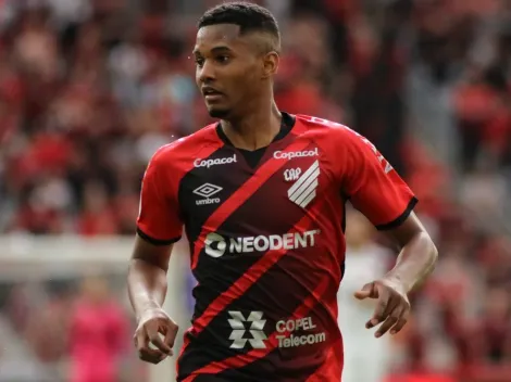 Pensando em possível saída de Abner, Athletico monitora lateral reserva do Fla