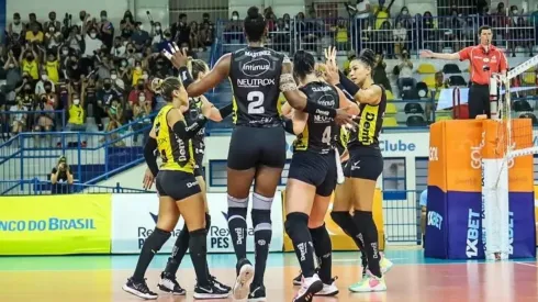 Eliezer Esportes/Praia Clube – Praia é um dos três times que já está na semi