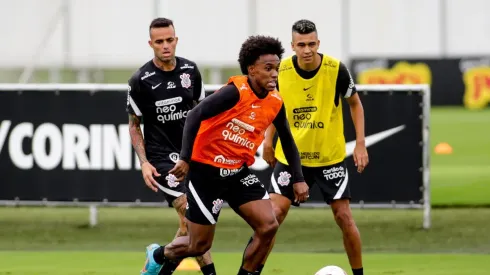 Foto: Rodrigo Coca/Ag. Corinthians | Torcida do Timão faz brincadeiras envolvendo possível saída de meio-campista