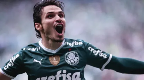 Foto: Ettore Chiereguini/AGIF | Veiga marcou dois gols na goleada do Palmeiras sobre o São Paulo